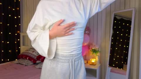 Nicole online show from 04-07-26, 08:42