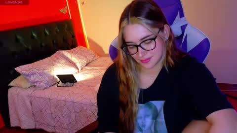 Snapshot of hermione_blonde chatting on 02-17-26, 04:13 hermione_blonde online show from 02-17-26, 04:13