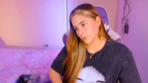 Snapshot of hermione_blonde chatting on 02-26-26, 10:58 hermione_blonde online show from 02-26-26, 10:58