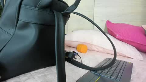 Snapshot of hermione_brown chatting on 06-06-26, 11:37 hermione_brown online show from 06-06-26, 11:37
