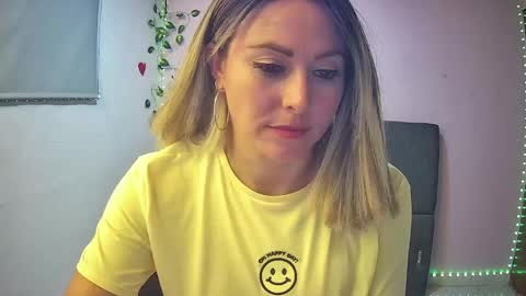 Hestesiaxx online show from 12-04-24, 01:14