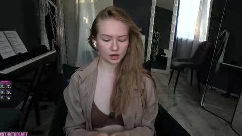 Snapshot of hetaerart chatting on 06-22-26, 06:27 Sasha online show from 06-22-26, 06:27