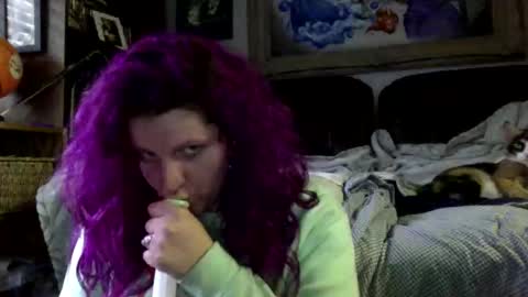 Snapshot of hexedhalo chatting on 05-08-26, 12:38 hexedhalo online show from 05-08-26, 12:38