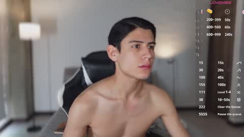 Snapshot of hey_cesard chatting on 05-08-26, 12:32 hey_cesard online show from 05-08-26, 12:32
