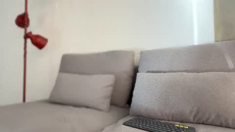 Snapshot of hey_cesard chatting on 06-12-26, 12:04 hey_cesard online show from 06-12-26, 12:04