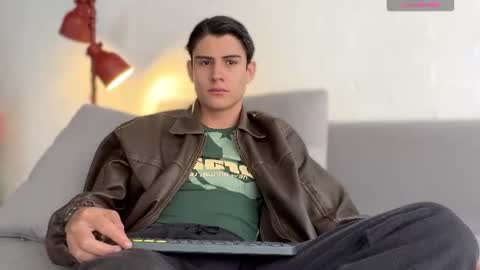 Snapshot of hey_cesard chatting on 06-14-26, 05:37 hey_cesard online show from 06-14-26, 05:37