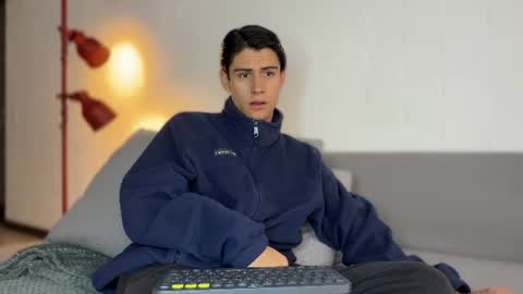Snapshot of hey_cesard chatting on 06-17-26, 12:18 hey_cesard online show from 06-17-26, 12:18