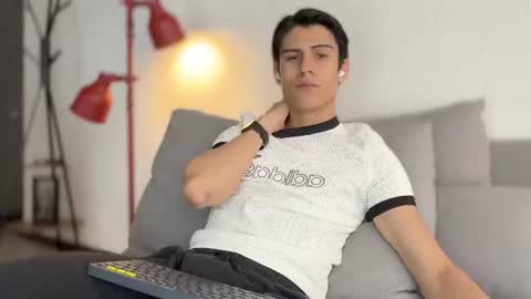 Snapshot of hey_cesard chatting on 07-18-26, 04:55 hey_cesard online show from 07-18-26, 04:55