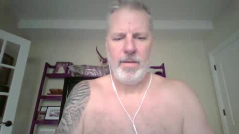Snapshot of hey_kevin chatting on 11-06-25, 05:03 hey_kevin online show from 11-06-25, 05:03