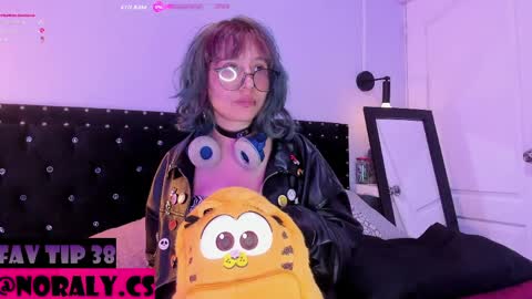 Snapshot of hey_noraly chatting on 04-18-26, 04:16 Noraly online show from 04-18-26, 04:16