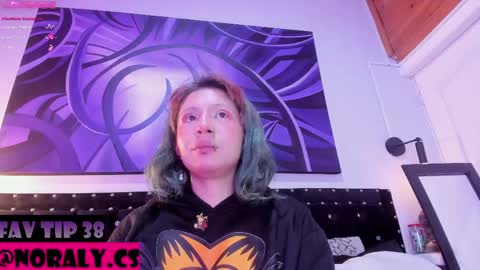 Snapshot of hey_noraly chatting on 05-23-26, 04:39 Noraly online show from 05-23-26, 04:39
