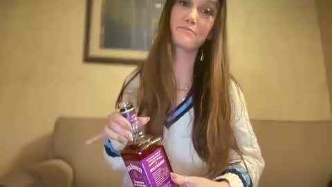 Snapshot of heyaliciabutler chatting on 11-01-25, 01:18 HeyAlicia online show from 11-01-25, 01:18