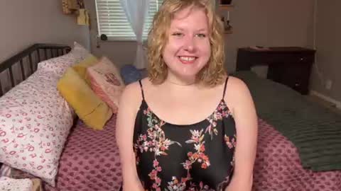 Snapshot of heyheyits_sage chatting on 07-14-26, 02:01 Sage online show from 07-14-26, 02:01