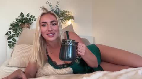 Snapshot of heyskylar chatting on 10-02-25, 05:36 Skylar online show from 10-02-25, 05:36