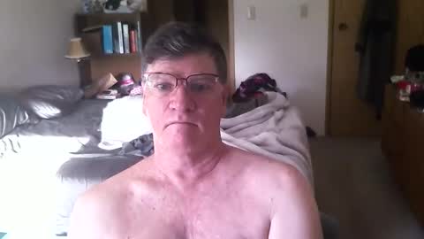 Snapshot of hg99too chatting on 05-06-26, 02:33 hg99too online show from 05-06-26, 02:33