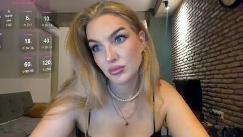 Hi lina online show from 07-10-26, 03:11