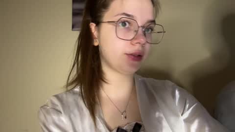 Snapshot of hidden_sin chatting on 01-16-26, 07:29 Anna Alex online show from 01-16-26, 07:29