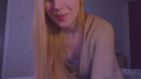 Chloe online show from 03-11-25, 01:26