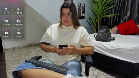 Snapshot of hilary_eva chatting on 09-18-25, 08:00 lia online show from 09-18-25, 08:00