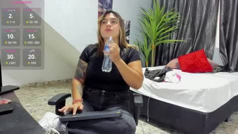 Snapshot of hilary_eva chatting on 09-19-25, 07:47 lia online show from 09-19-25, 07:47