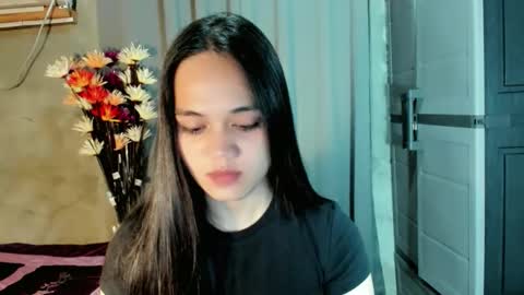 Snapshot of hilarymolly chatting on 04-21-26, 03:13 hilarymolly online show from 04-21-26, 03:13