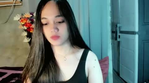 Snapshot of hilarymolly chatting on 04-24-26, 10:18 hilarymolly online show from 04-24-26, 10:18