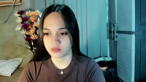 Snapshot of hilarymolly chatting on 04-27-26, 08:34 hilarymolly online show from 04-27-26, 08:34