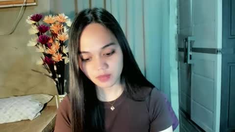 Snapshot of hilarymolly chatting on 04-30-26, 08:57 hilarymolly online show from 04-30-26, 08:57
