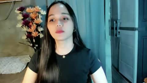 Snapshot of hilarymolly chatting on 05-02-26, 06:24 hilarymolly online show from 05-02-26, 06:24