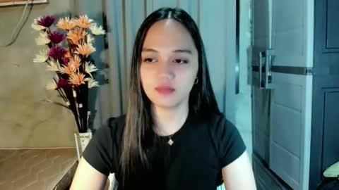 Snapshot of hilarymolly chatting on 05-05-26, 06:05 hilarymolly online show from 05-05-26, 06:05