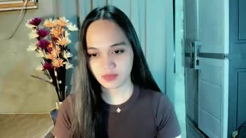 Snapshot of hilarymolly chatting on 05-06-26, 05:51 hilarymolly online show from 05-06-26, 05:51