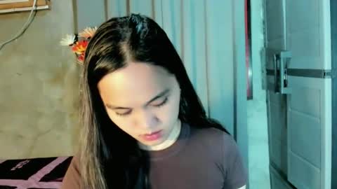 Snapshot of hilarymolly chatting on 06-14-26, 07:38 hilarymolly online show from 06-14-26, 07:38