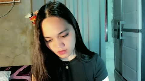 Snapshot of hilarymolly chatting on 06-15-26, 06:54 hilarymolly online show from 06-15-26, 06:54