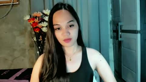 Snapshot of hilarymolly chatting on 06-23-26, 06:39 hilarymolly online show from 06-23-26, 06:39