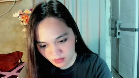 Snapshot of hilarymolly chatting on 07-13-26, 08:33 hilarymolly online show from 07-13-26, 08:33