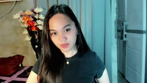 Snapshot of hilarymolly chatting on 07-14-26, 02:05 hilarymolly online show from 07-14-26, 02:05
