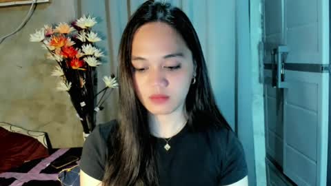 Snapshot of hilarymolly chatting on 07-17-26, 07:52 hilarymolly online show from 07-17-26, 07:52