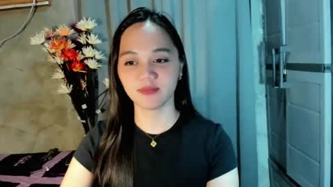 Snapshot of hilarymolly chatting on 07-18-26, 10:02 hilarymolly online show from 07-18-26, 10:02
