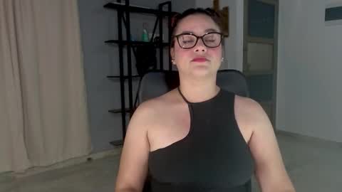 Snapshot of hillary_12 chatting on 12-21-24, 01:15 Miranda online show from 12-21-24, 01:15