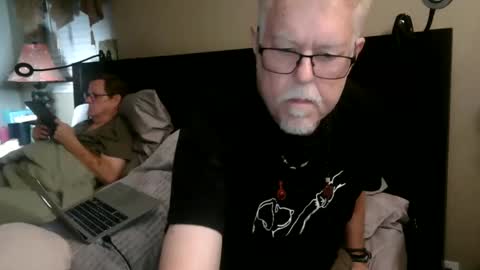 Snapshot of hillcountrydads chatting on 01-11-26, 01:32 TwoDaddies online show from 01-11-26, 01:32