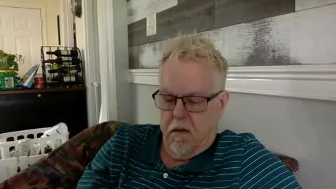 Snapshot of hillcountrydads chatting on 02-18-26, 05:42 TwoDaddies online show from 02-18-26, 05:42