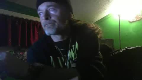 Snapshot of hippiedad333 chatting on 02-17-26, 01:24 hippiedad333 online show from 02-17-26, 01:24