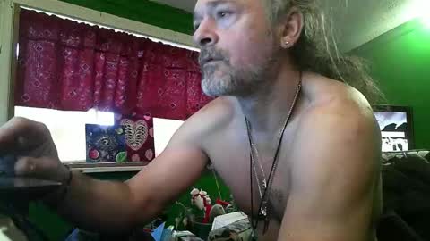 Snapshot of hippiedad333 chatting on 02-21-26, 02:40 hippiedad333 online show from 02-21-26, 02:40