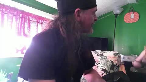 hippiedad333 online show from 04-11-26, 07:40