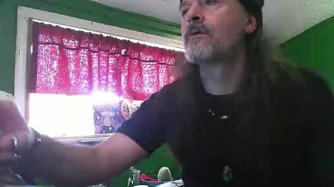 Snapshot of hippiedad333 chatting on 04-19-26, 09:50 hippiedad333 online show from 04-19-26, 09:50