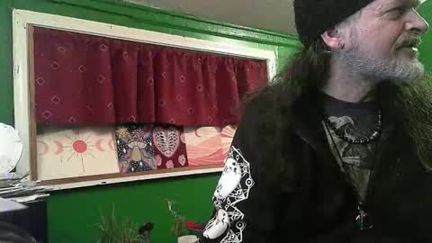 Snapshot of hippiedad333 chatting on 04-21-26, 02:04 hippiedad333 online show from 04-21-26, 02:04