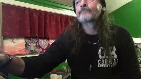 Snapshot of hippiedad333 chatting on 04-23-26, 02:13 hippiedad333 online show from 04-23-26, 02:13
