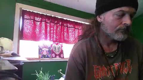 Snapshot of hippiedad333 chatting on 04-24-26, 08:55 hippiedad333 online show from 04-24-26, 08:55