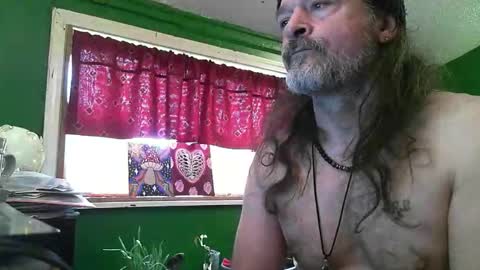 Snapshot of hippiedad333 chatting on 04-25-26, 01:36 hippiedad333 online show from 04-25-26, 01:36