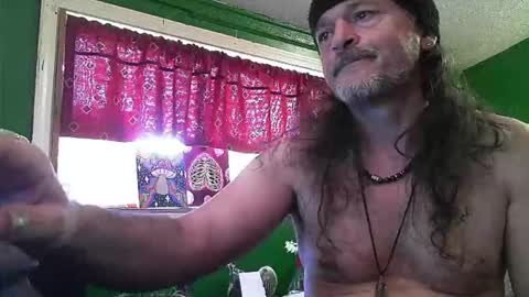 Snapshot of hippiedad333 chatting on 05-04-26, 10:28 hippiedad333 online show from 05-04-26, 10:28